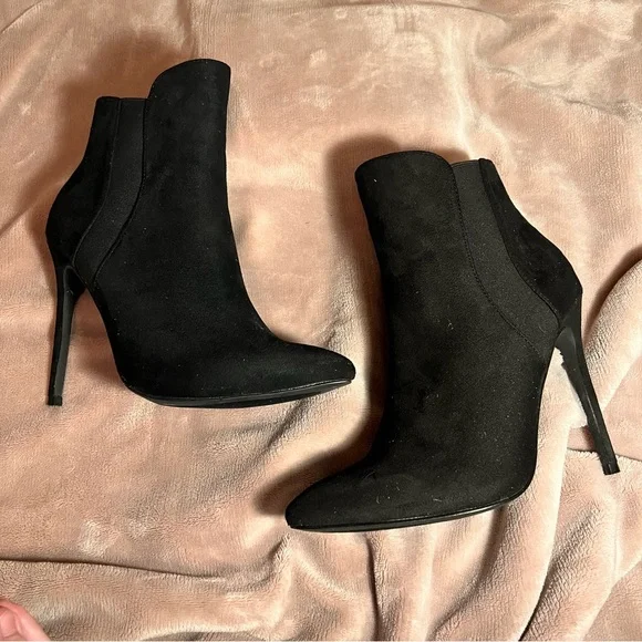 CLASSIC Black Faux Suede Pointed Toe Stiletto Ankle Bootie - Size 8 | Classic - Picture 4 of 10